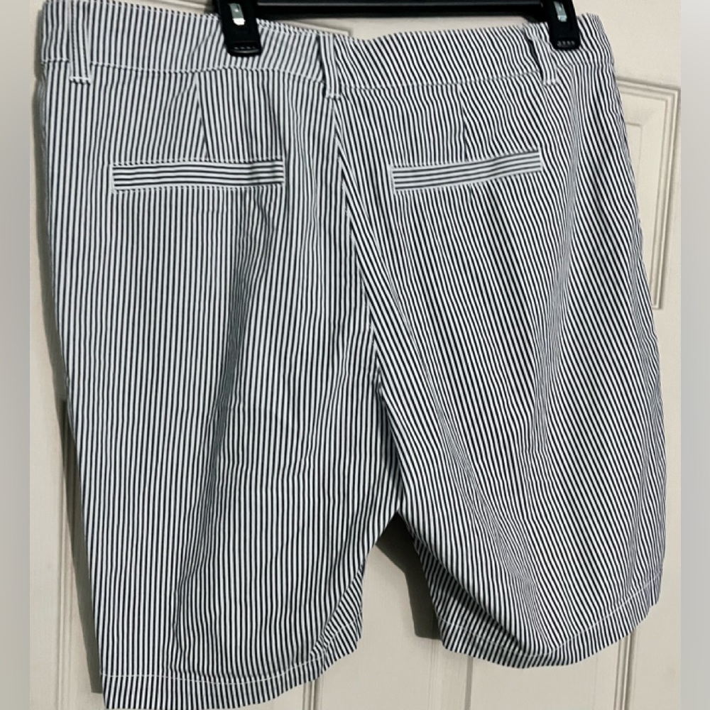 Women Gap pinstripe shorts. Size 14